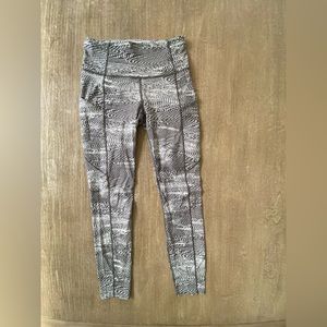 Lululemon Fast & Free 7/8 tight size 6